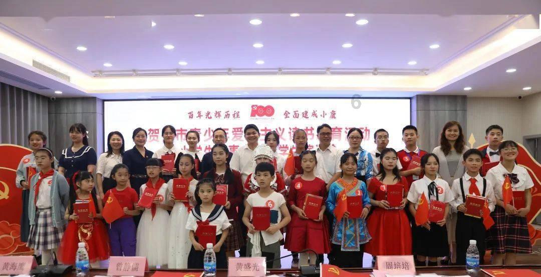 安福路小公主被流量裹挟,撒娇卖萌吐舌头,网友震惊!